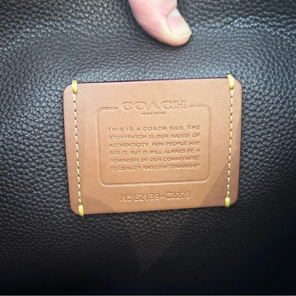 Coach Tyler Carryall Bordeaux color - Picture 4 of 16